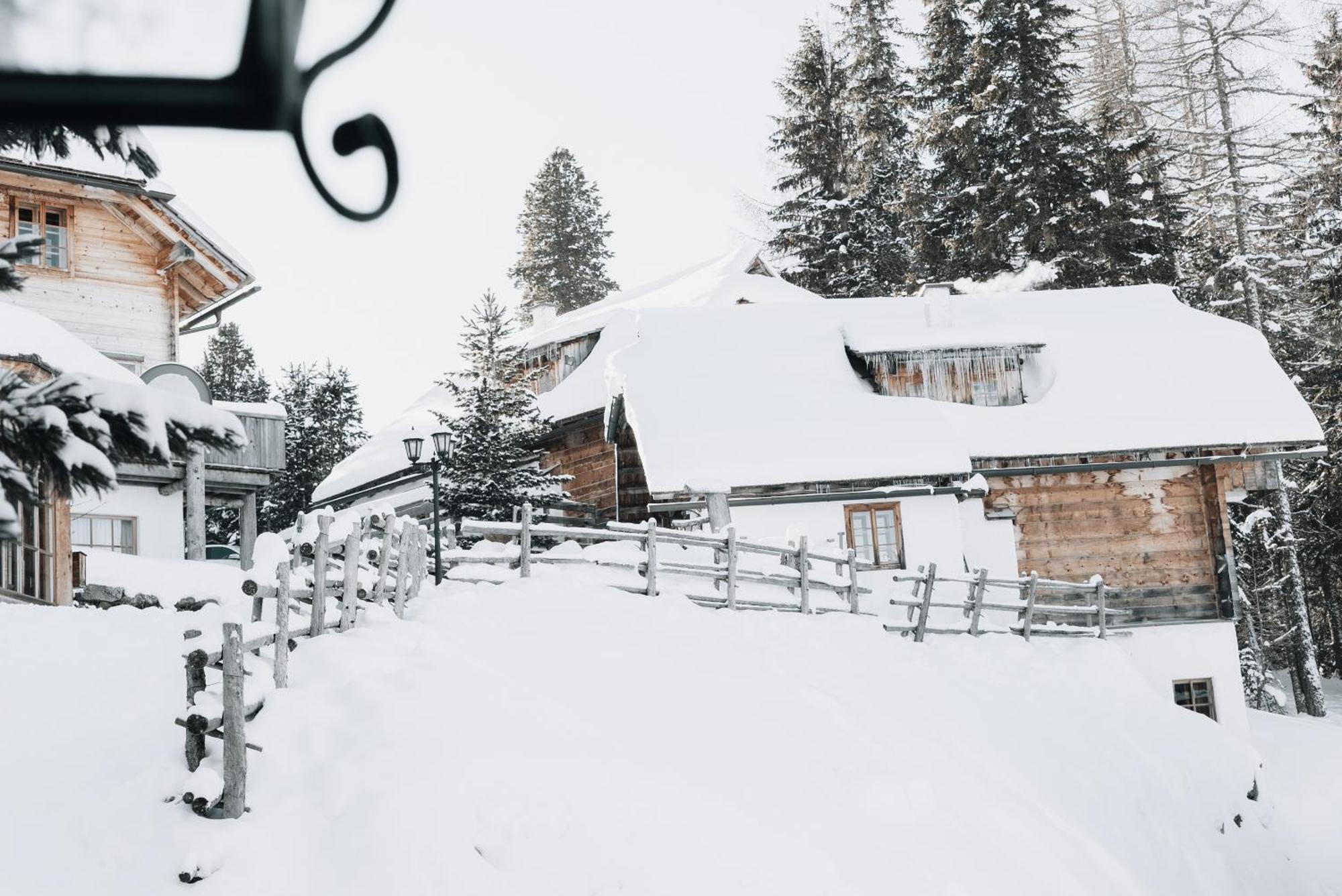 Mei Zeit Huettendorf Turracher Hohe Dış mekan fotoğraf